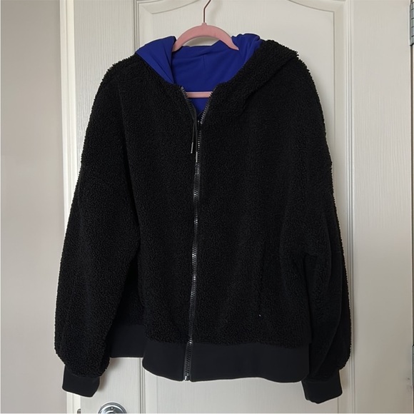 Fabletics | Rose | Reversible Jacket - Picture 4 of 16